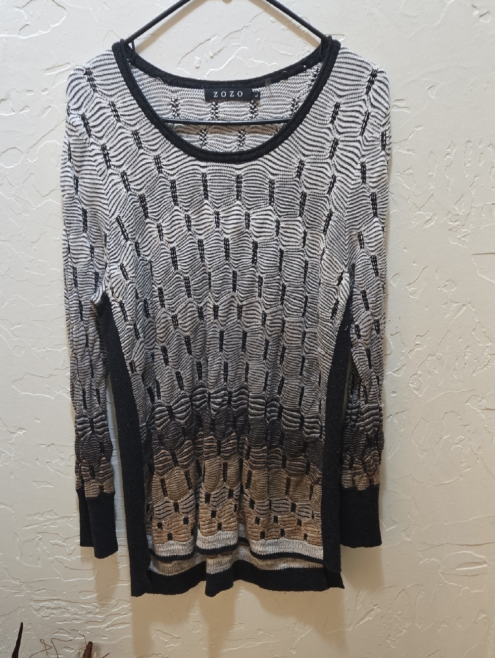 ZOZO Women's Ombre Crew Neck Sweater - Black, White & Tan